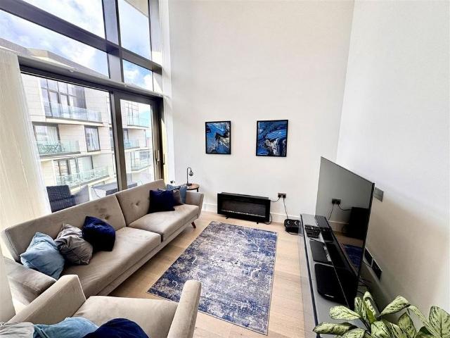 Apartment for rent in Rosehill, Greater London