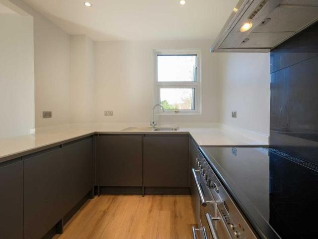 Apartment for rent in Stoneleigh, Ewell