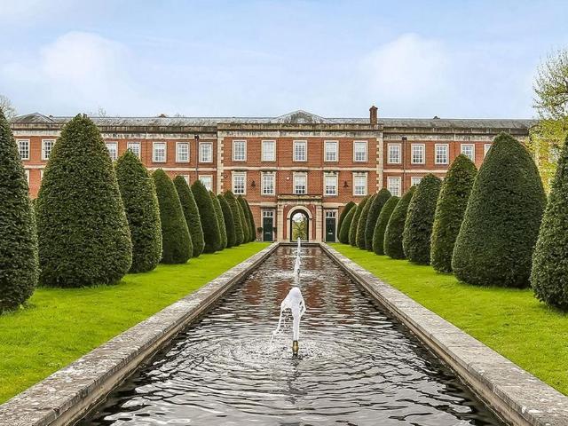 Apartment for rent in The Close, Hampshire
