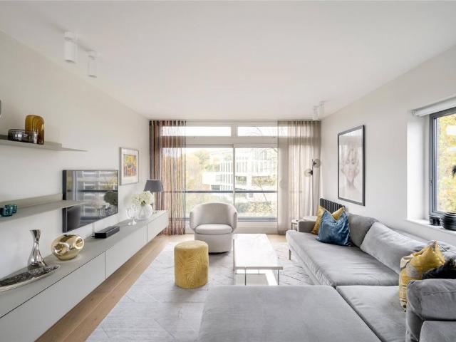 Flat for rent in Kensington, Greater London