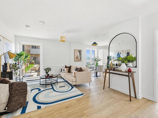 Flat for rent in Seven Kings, Greater London