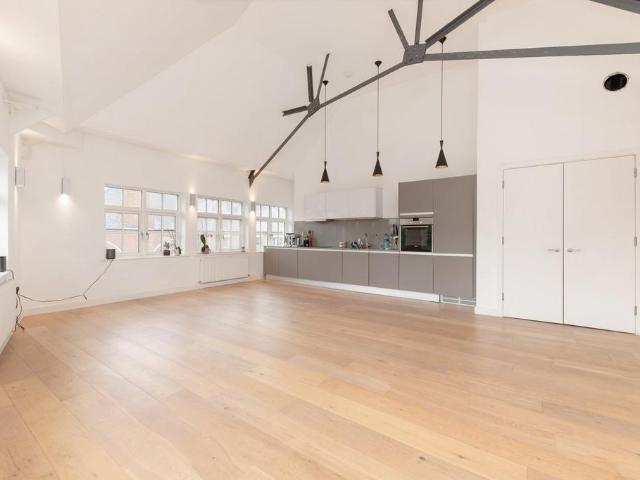 Flat for rent in London Borough of Ealing, Isle Of Man