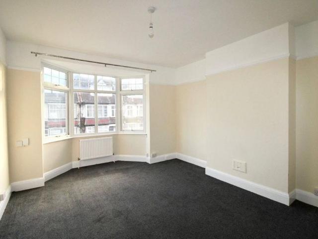 Apartment for rent in London Borough of Croydon, Cat Hill