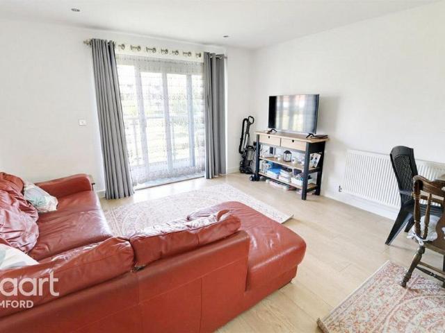 Apartment for rent in Rush Green, Greater London