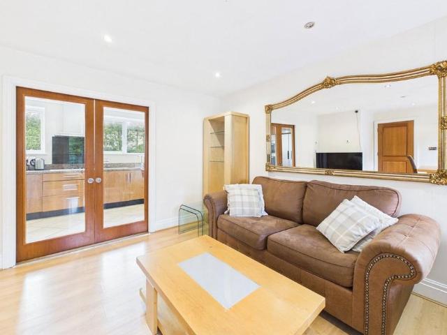 Apartment for rent in Kew, Greater London
