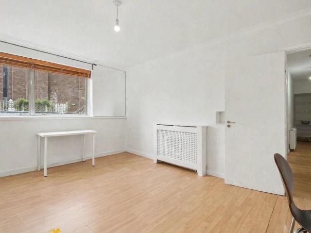 Flat for rent in Battersea, Greater London