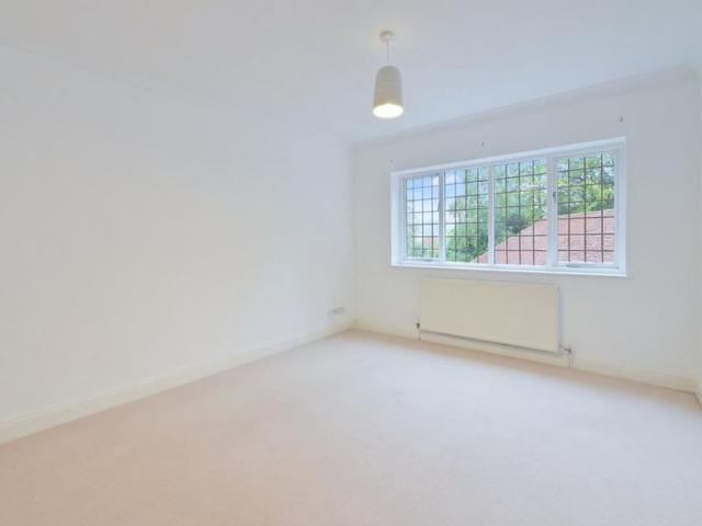 Apartment for rent in Beaconsfield and Chepping Wye Community Board, Forty Green