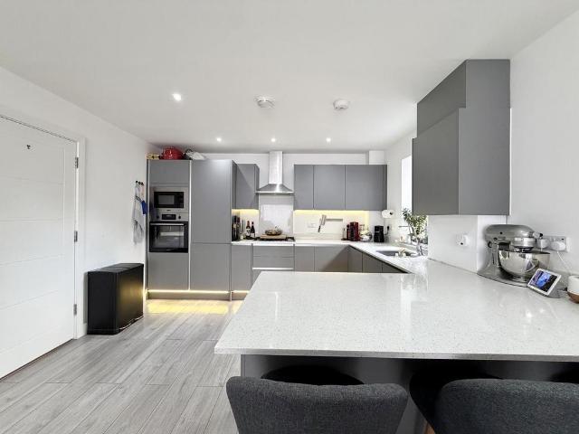 Flat for rent in London Borough of Croydon, Greater London