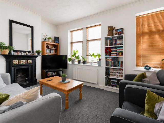 Apartment for rent in Plasnewydd, Falcon Lodge