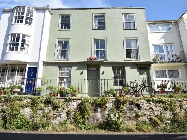 Flat for rent in Old Town, Guestling Green
