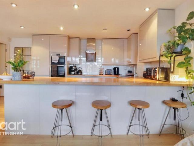 Flat for rent in The Park, City of Nottingham
