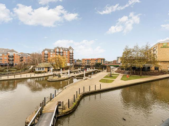 Flat for rent in London Borough of Hounslow, Greater London