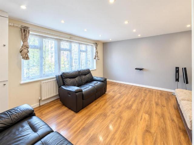 Apartment for rent in London Borough of Hounslow, Greater London
