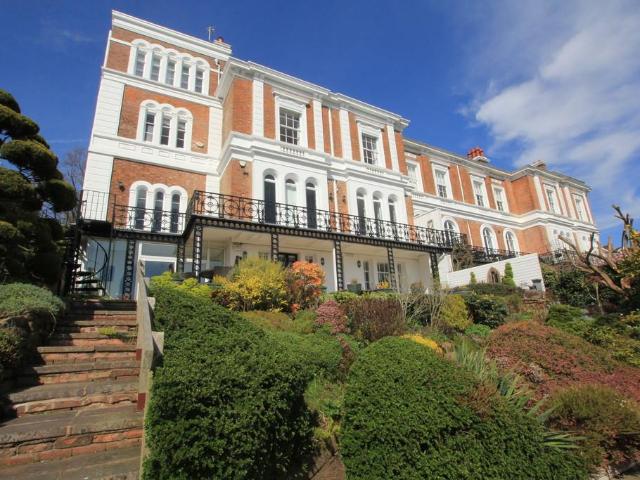 Flat for rent in Newtown, Two Mills