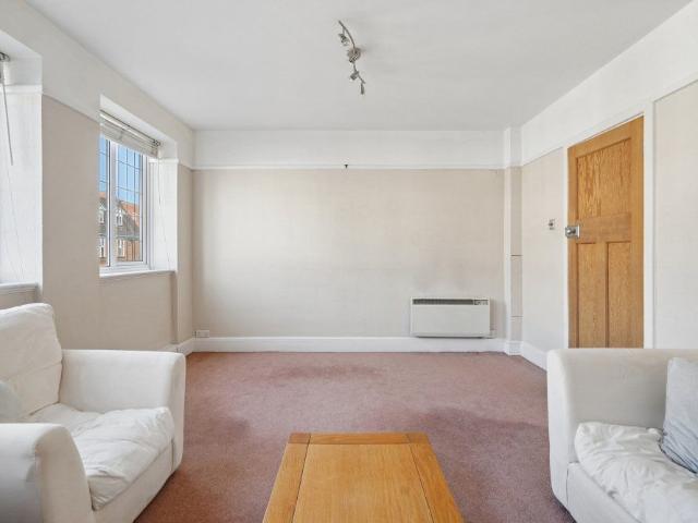 Apartment for rent in Beaconsfield, Knotty Green