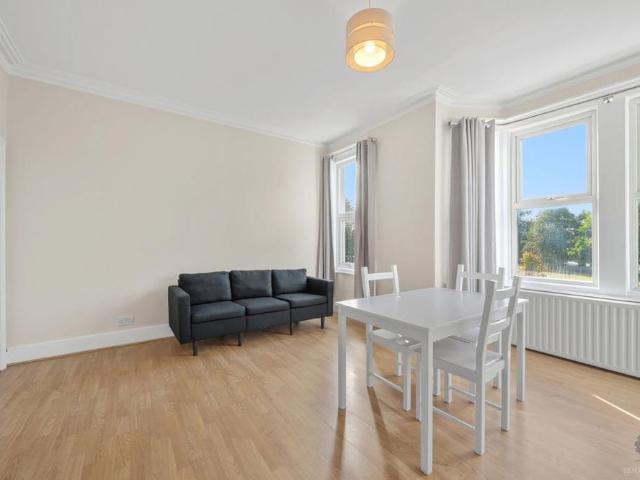 Apartment for rent in London Borough of Merton, Greater London