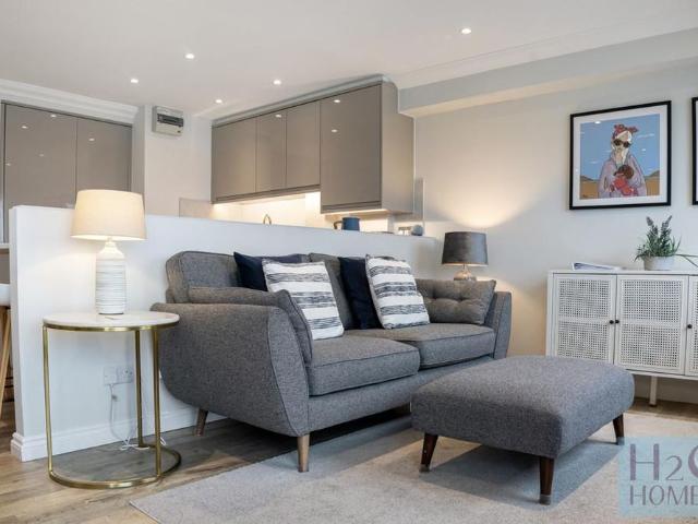 Apartment for rent in Roedean
