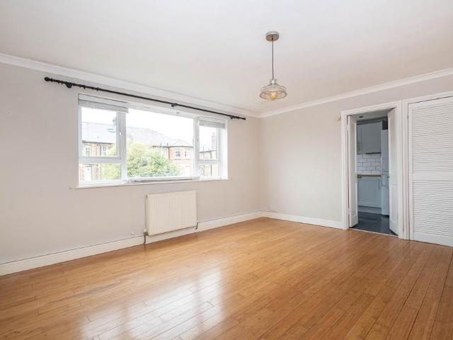 Flat for rent in Surbiton, Isle Of Man