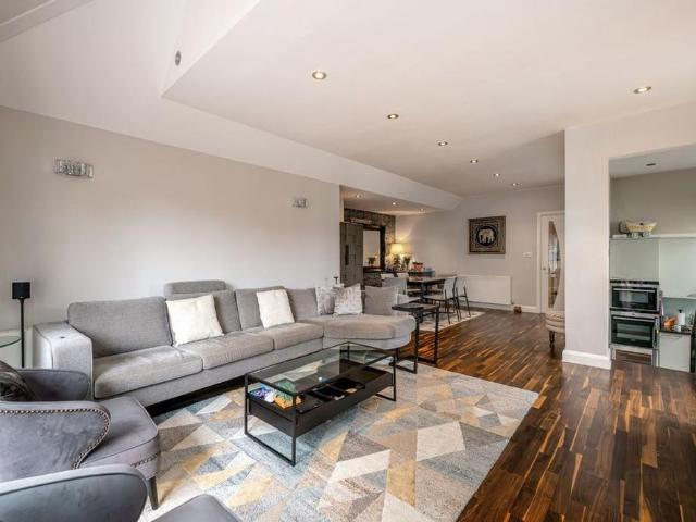 Apartment for rent in Vale of Health, Cat Hill