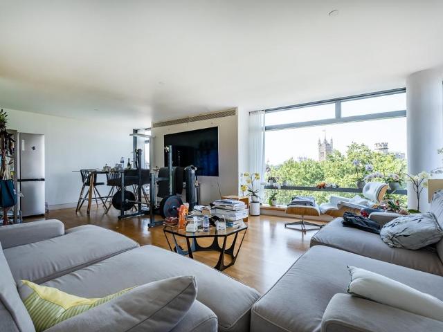 Flat for rent in South Lambeth, Greater London