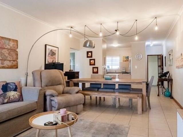 Apartment for rent in Paulshof, Sandton