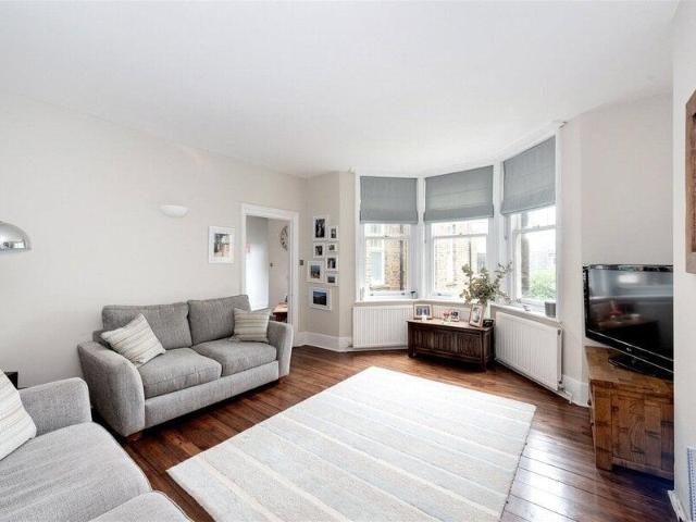 Apartment for sale in Cat Hill, England