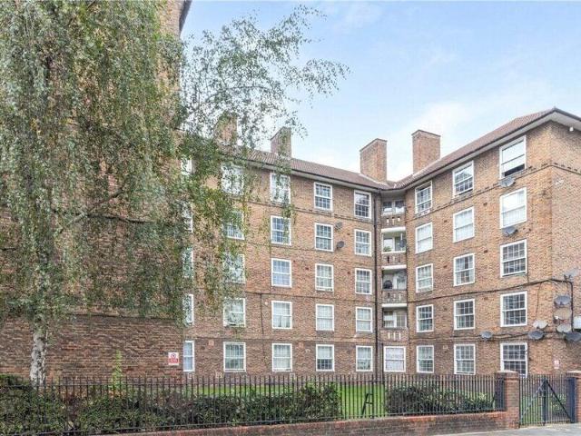 Apartment for sale in Cat Hill, England