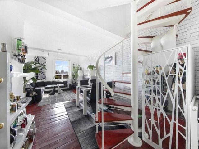 Apartment for sale in Cat Hill, England