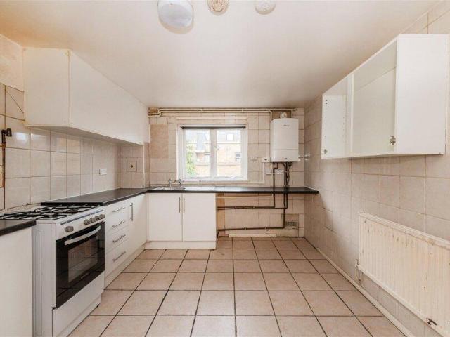 Apartment for sale in Cat Hill, England