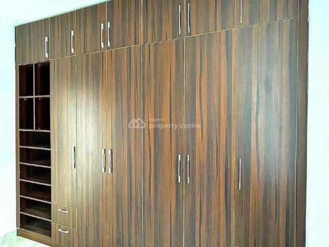 Flat for rent in Eti Osa, Lagos