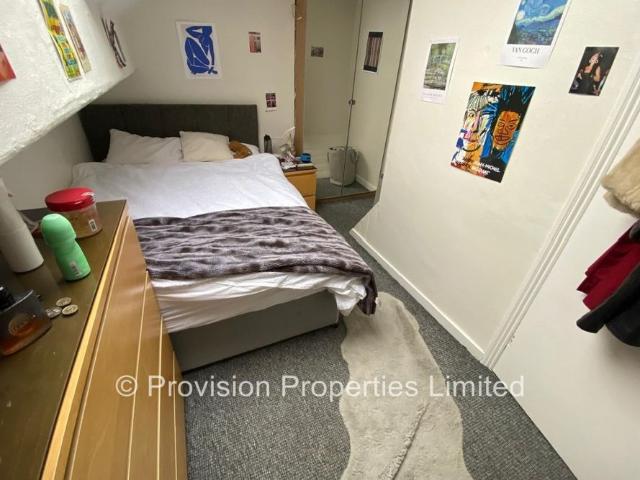 Room for rent in Burley, West Yorkshire
