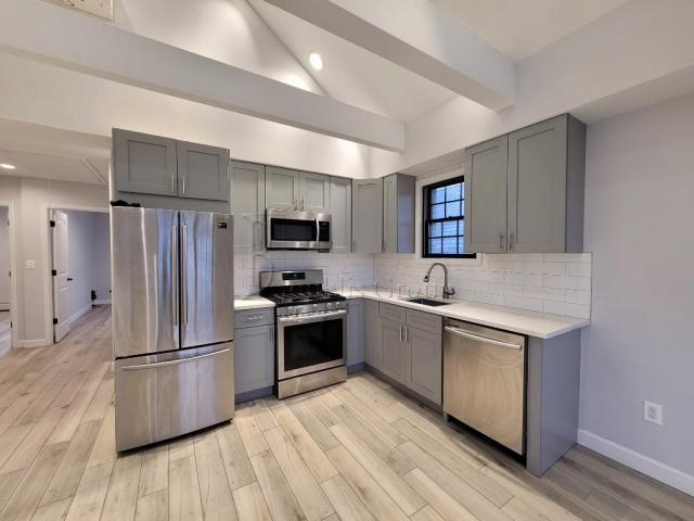 Apartment for rent in Astoria