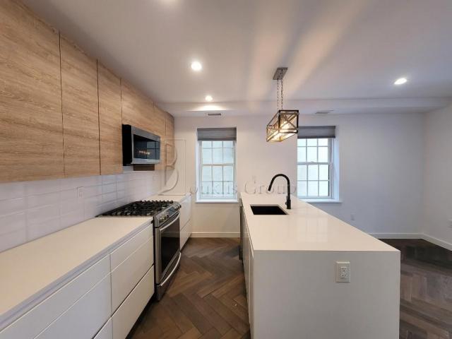 Apartment for rent in Astoria