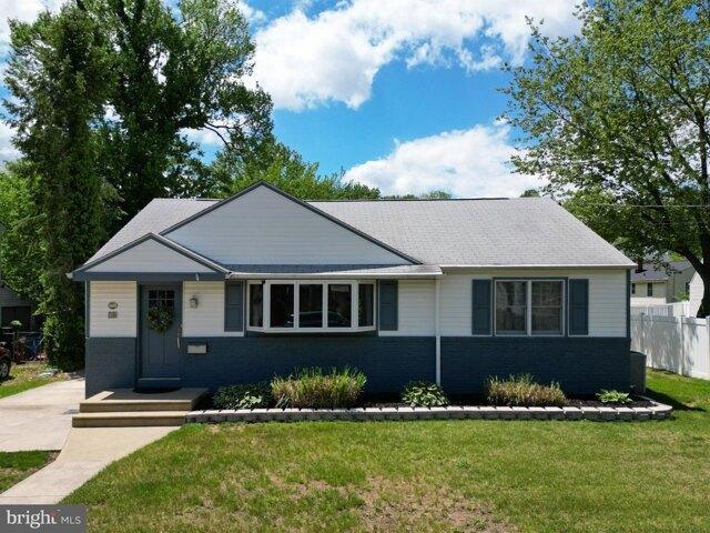 House for sale in Audubon