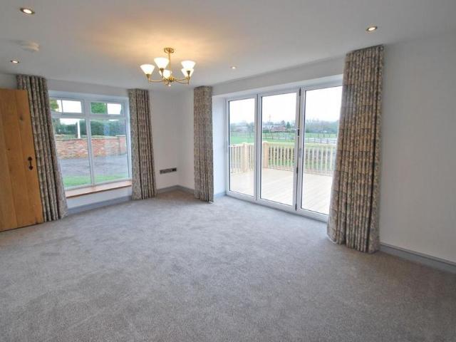 House for rent in Woodford Green, Greater Manchester
