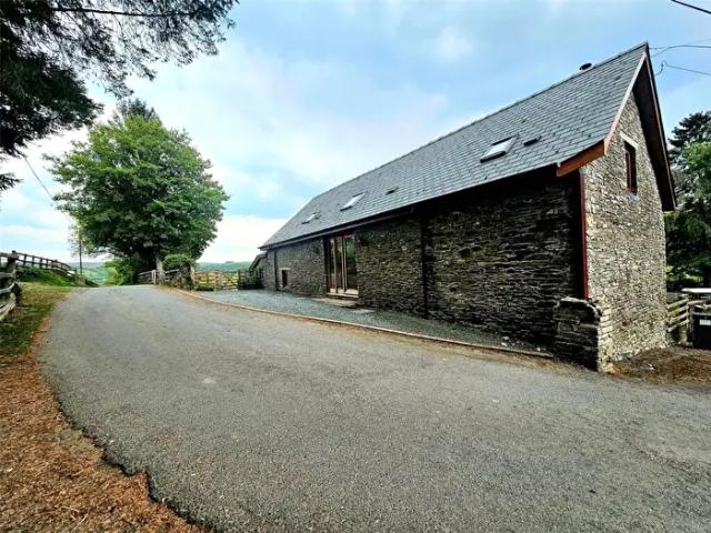 Apartment for rent in Duhonw, Llanddewi'r Cwm