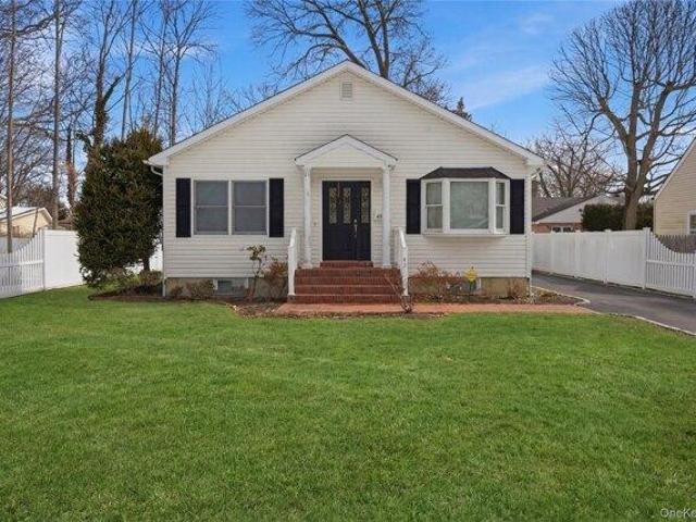 House for sale in Bohemia, New York