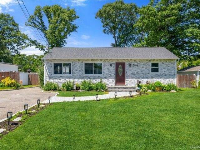 House for sale in Bohemia, New York