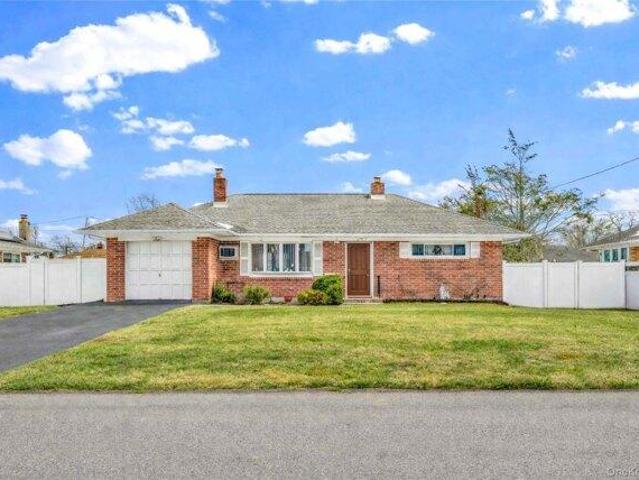 House for sale in Bohemia, New York