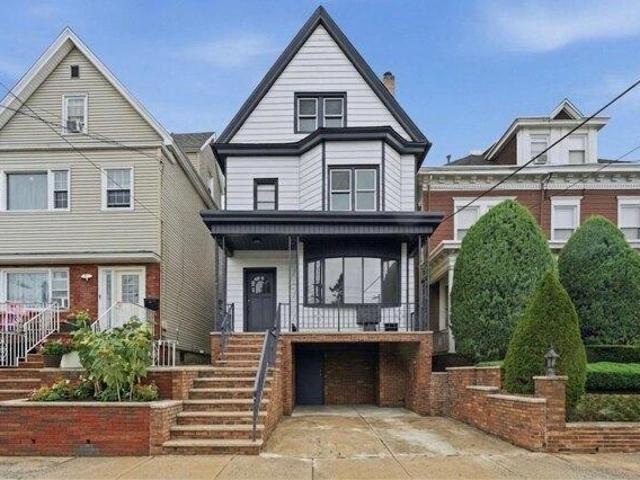 House for sale in Port Johnson, Bayonne