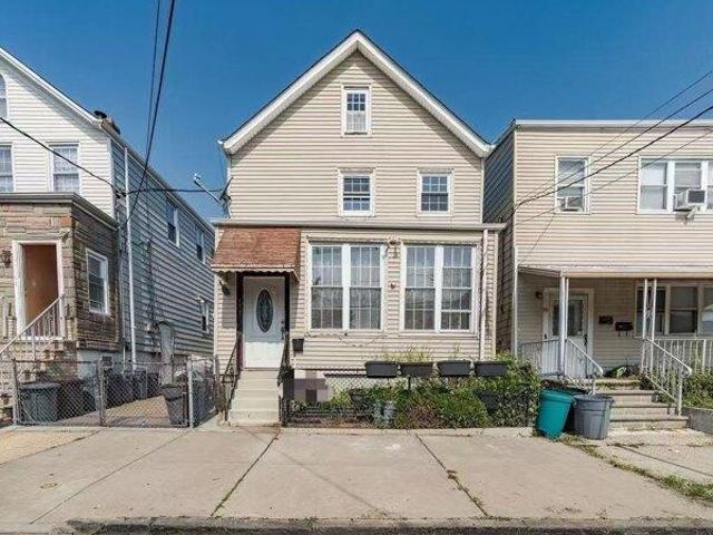 House for sale in Port Johnson, Bayonne
