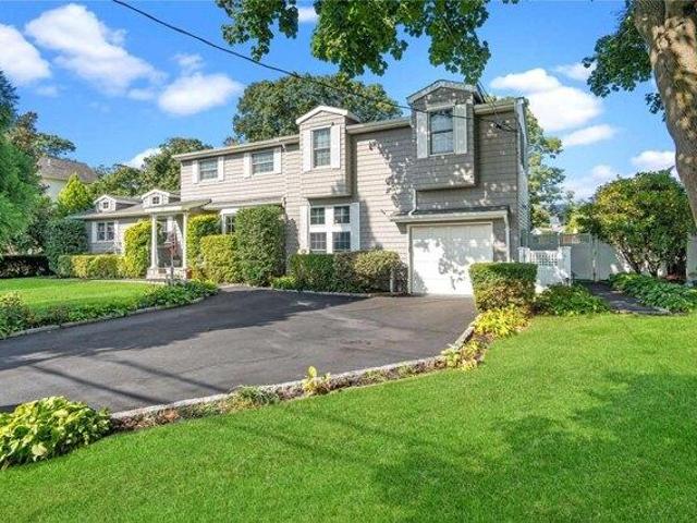 House for sale in Bayport House for sale in Bayport