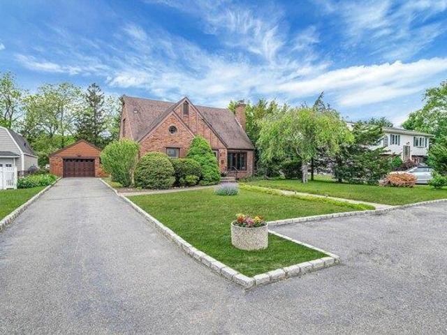 House for sale in Bayport House for sale in Bayport