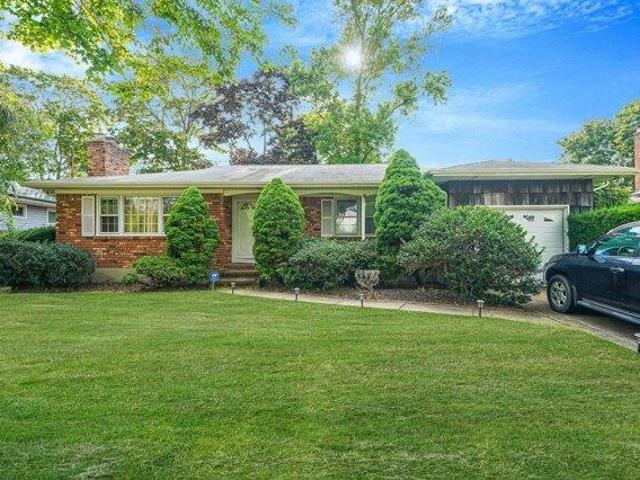 House for sale in Bayport House for sale in Bayport