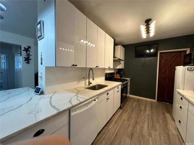 Apartment for sale in Queens, Arverne