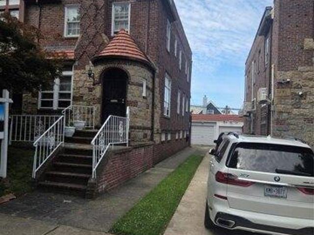 House for sale in Queens, Arverne
