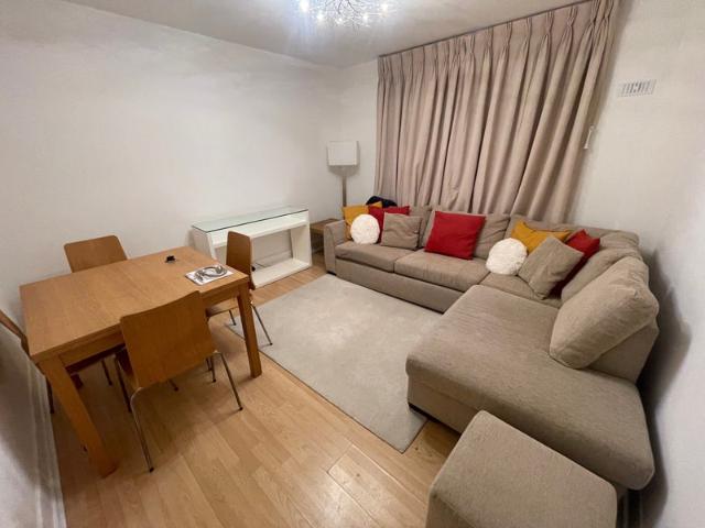 Apartment for rent in London Borough of Ealing, Park Royal