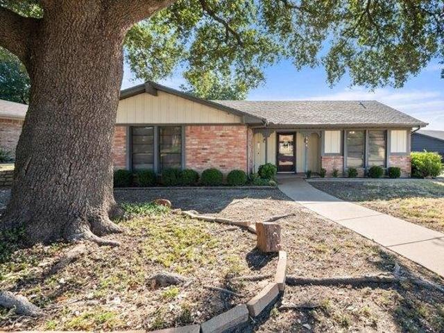 House for sale in Benbrook, Texas
