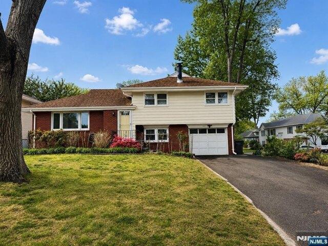 House for sale in Bergenfield, New Jersey