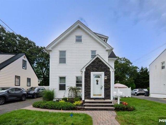 House for sale in Bergenfield, New Jersey
